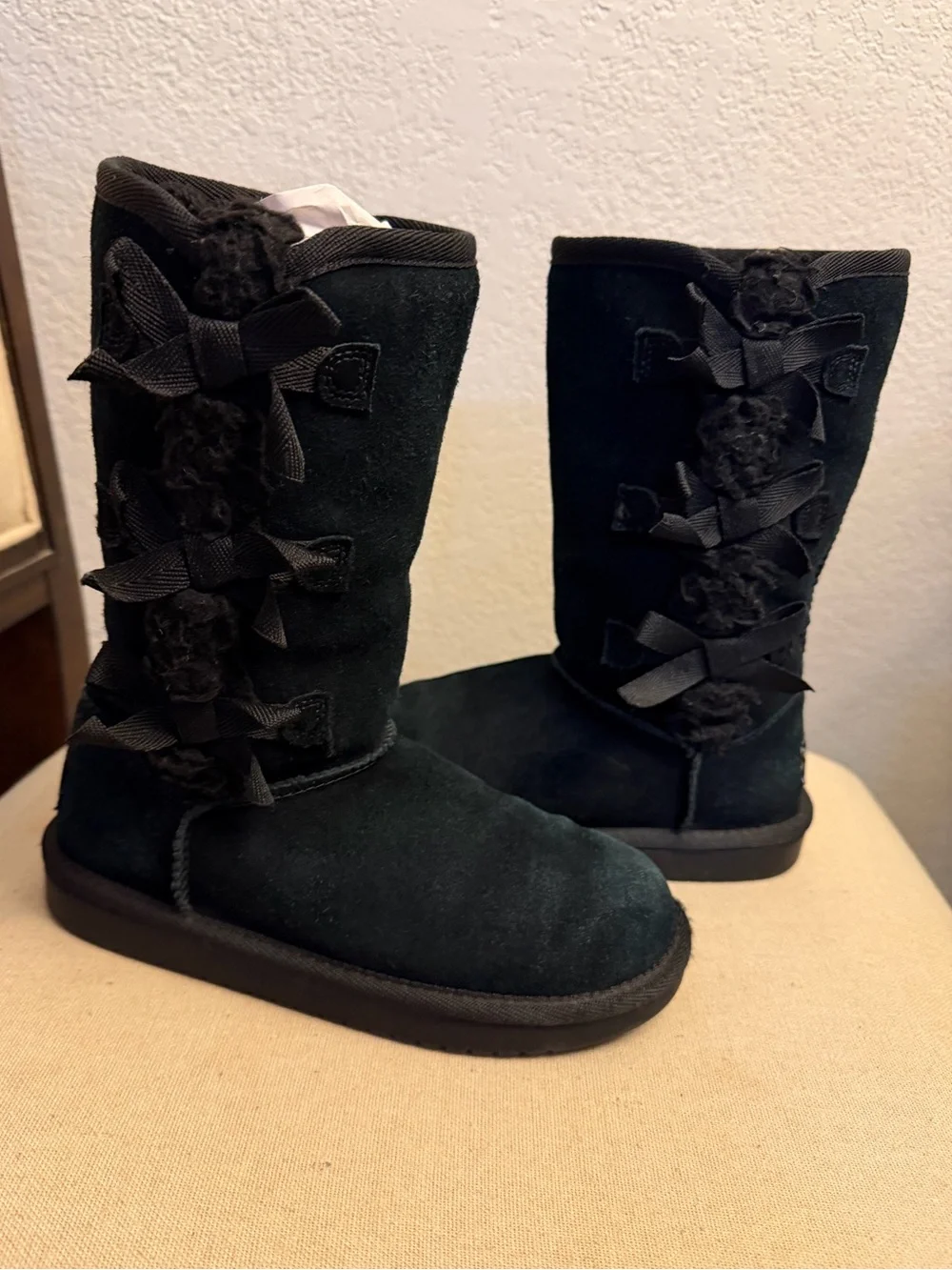 Koolaburra By UGG girls Black Suede Victoria Bow-Back Winter Boots Sz-1.  K